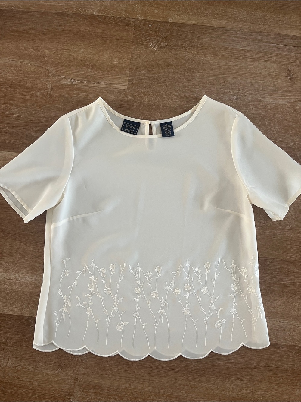 Laura Scott Cream Short-Sleeve Embroidered Scallop-Hem Blouse